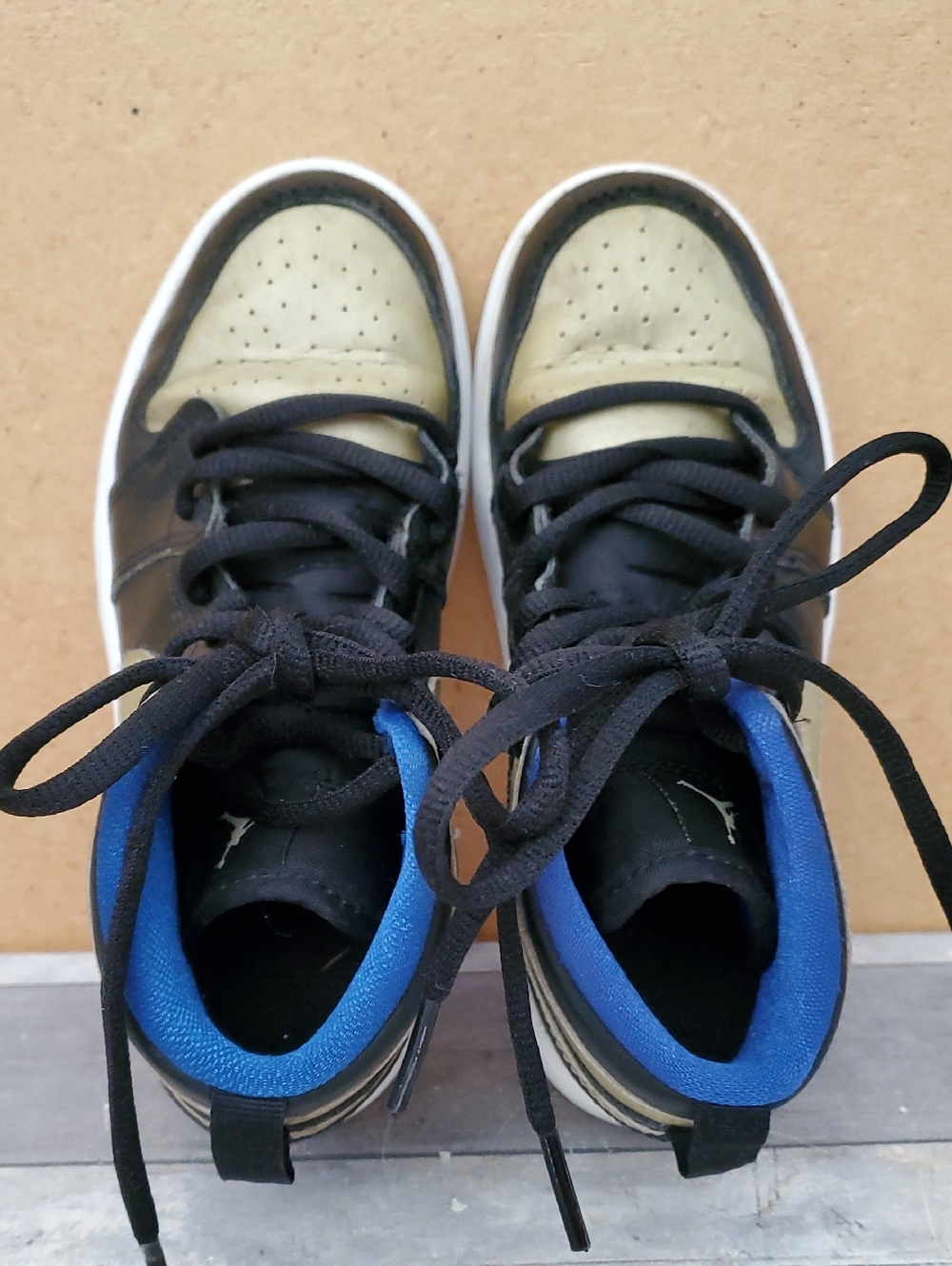 Jordan Kid's Black/Gold/Red Sneakers Size 12C/18 cm